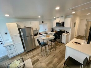 23203 Ingomar St in Los Angeles, CA - Building Photo - Building Photo