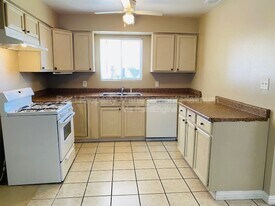 841 W San Gabriel Ave in Clovis, CA - Building Photo