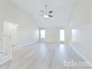 2023 Fiona Way in Spring Hill, TN - Foto de edificio - Building Photo