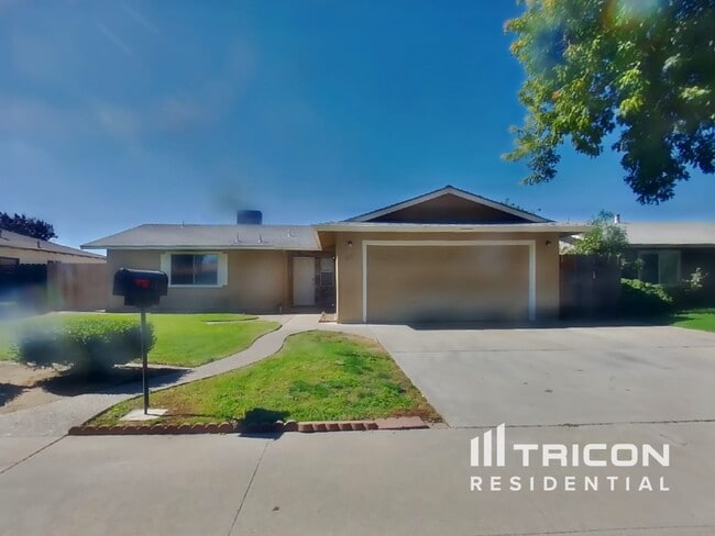 405 Pirinen Ln in Modesto, CA - Foto de edificio - Building Photo