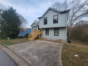 1085 Mainstreet Valley Dr in Stone Mountain, GA - Building Photo - Building Photo