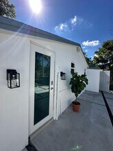 11020 NE 4th Ave, Unit 2 in Miami, FL - Foto de edificio - Building Photo