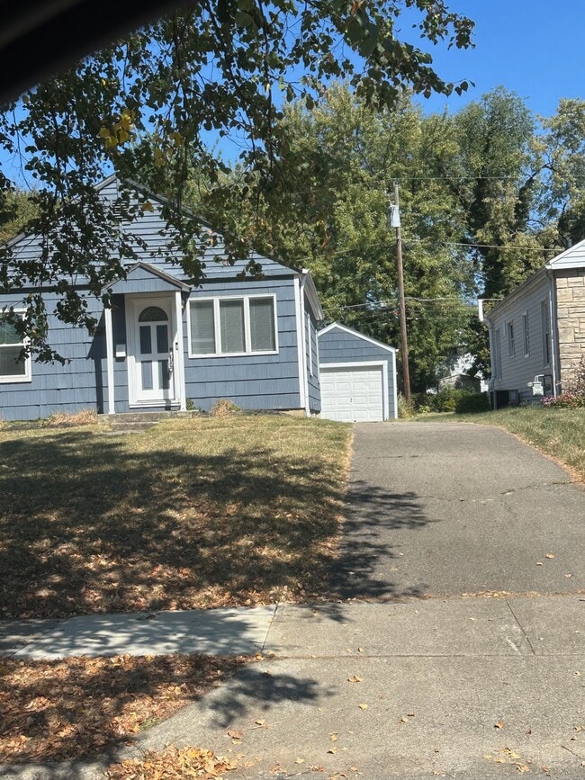 property at 268 E Jeffrey Pl