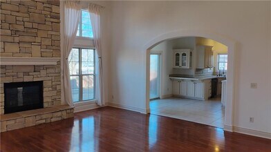 3909 NE Kensington Ave in Bentonville, AR - Foto de edificio - Building Photo