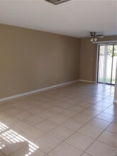 1405 Crystal Ct-Unit -B in Tavares, FL - Building Photo - Building Photo