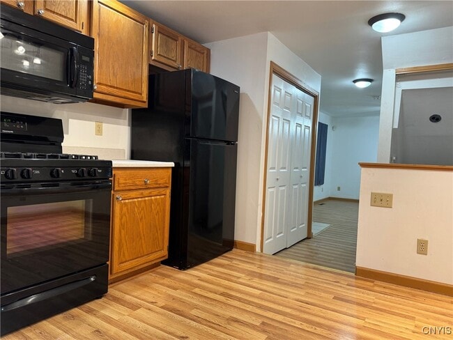 28 Mcharrie St in Baldwinsville, NY - Building Photo - Building Photo