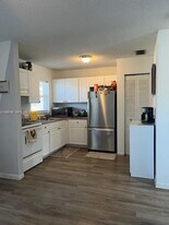 406 Lakeside Dr in Margate, FL - Building Photo