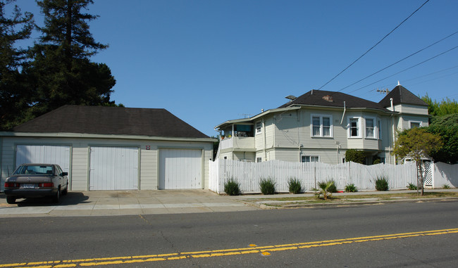 924 E 4th Ave in San Mateo, CA - Building Photo - Building Photo