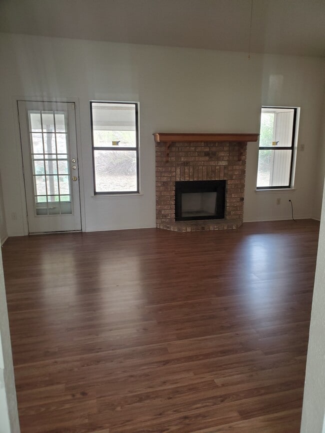 2403 Phyllis Dr in Copperas Cove, TX - Foto de edificio - Building Photo