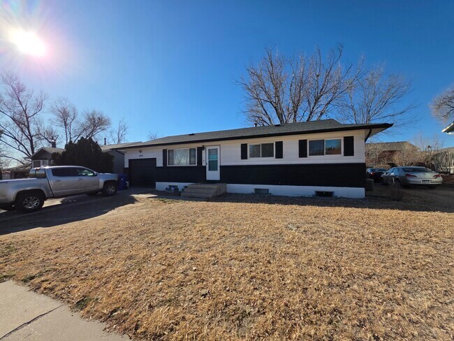 2414 Carmel Dr in Colorado Springs, CO - Building Photo - Building Photo