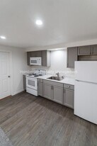 911 E Bridgeport Ave in Spokane, WA - Building Photo