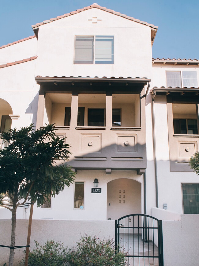 property at 2623 Glamis Ct