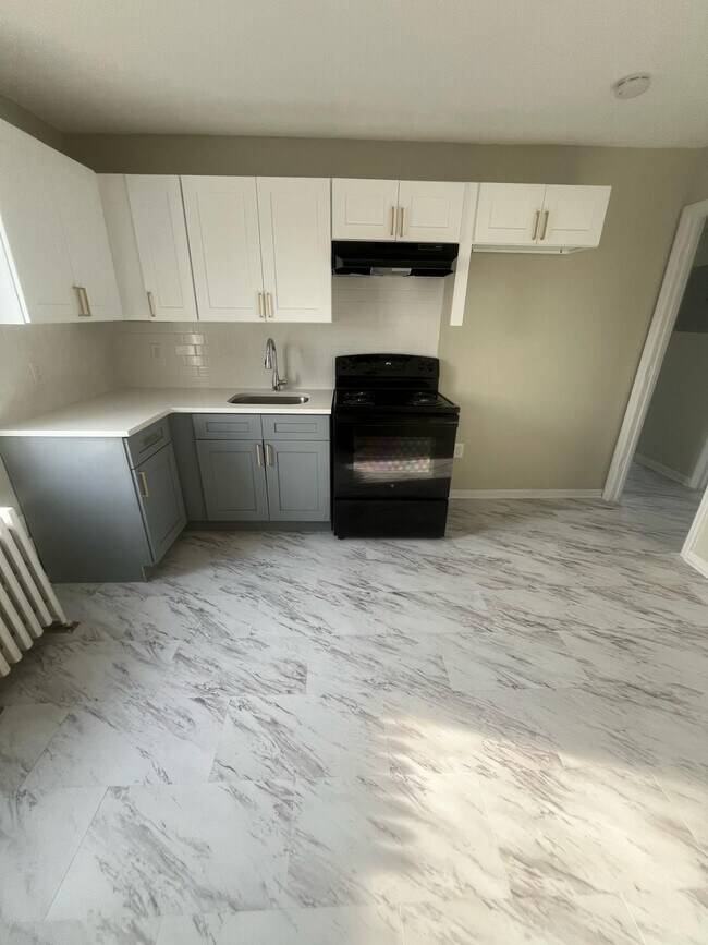 176 Scheerer Ave, Unit 3