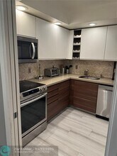 4200 Oaks Terrace in Pompano Beach, FL - Building Photo - Building Photo
