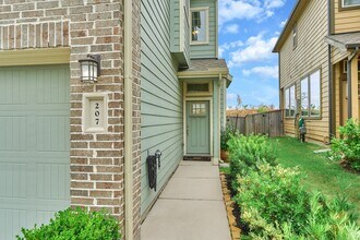 207 Biltmore Loop in Montgomery, TX - Building Photo - Building Photo