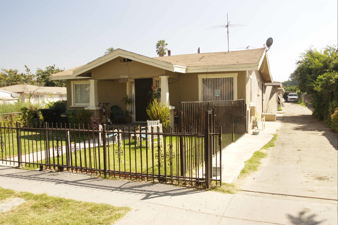 3230 Euclid Ave in Lynwood, CA - Building Photo