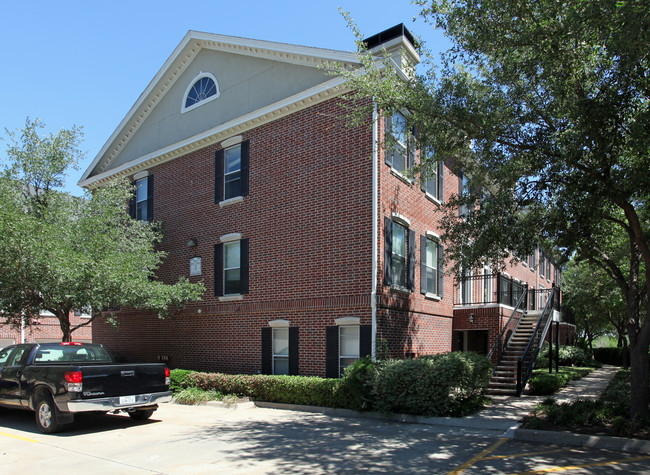 Northbridge in The Village Townhomes in Dallas, TX - Building Photo - Building Photo