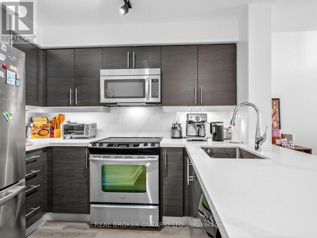 125 Western Battery Rd in Toronto, ON - Building Photo - Building Photo