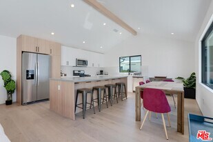 19602 Hamlin St in Los Angeles, CA - Building Photo