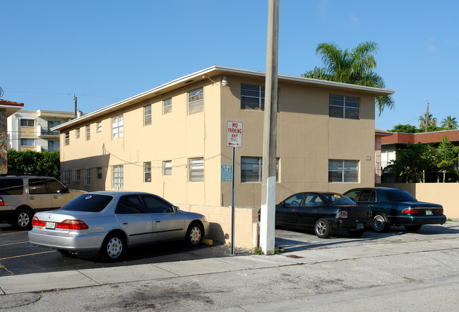 West Brickell Apartments in Miami, FL - Building Photo - Building Photo