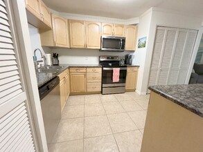 6650 Sunset Way in St Pete Beach, FL - Building Photo - Building Photo