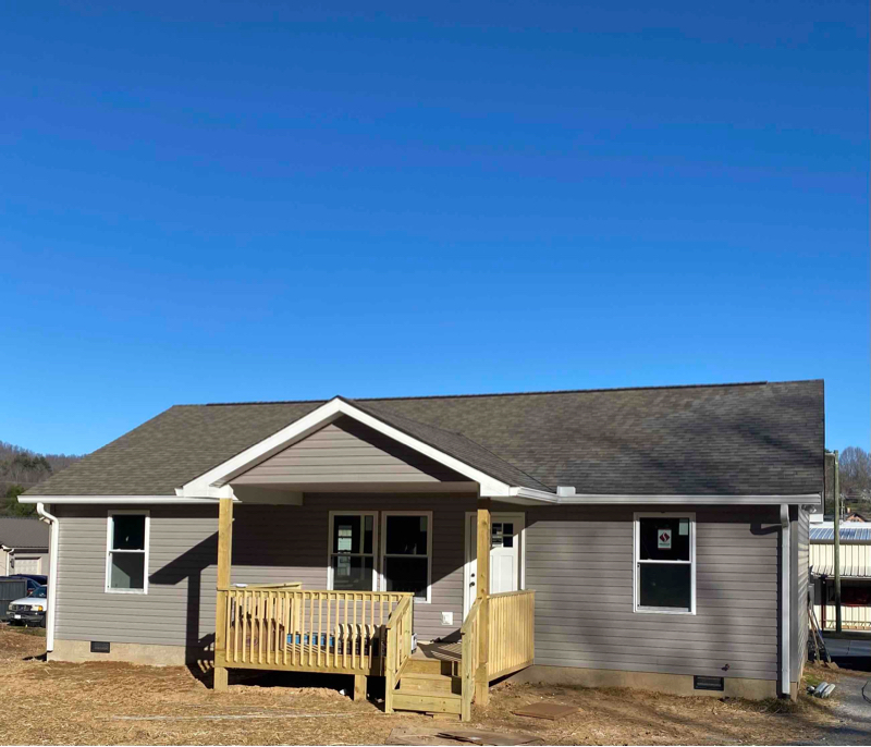 89 Maple St in Franklin, NC - Building Photo