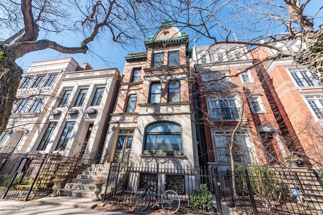 1722 N Mohawk St, Unit 1R