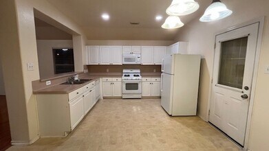 5434 Cinnamon Lake Dr in Baytown, TX - Building Photo - Building Photo