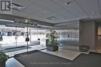 725-725 King St W in Toronto, ON - Building Photo - Building Photo