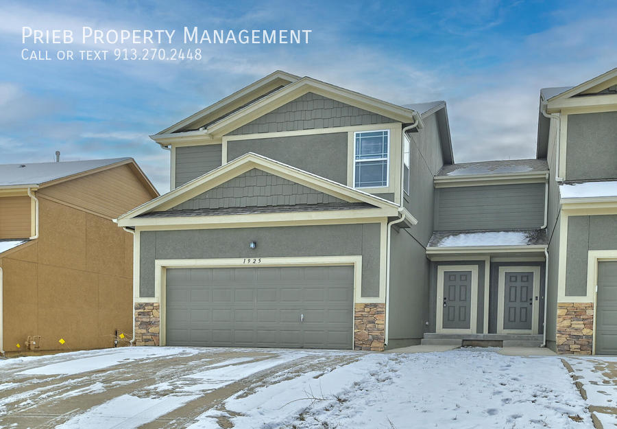 1931 W Surrey St in Olathe, KS - Building Photo
