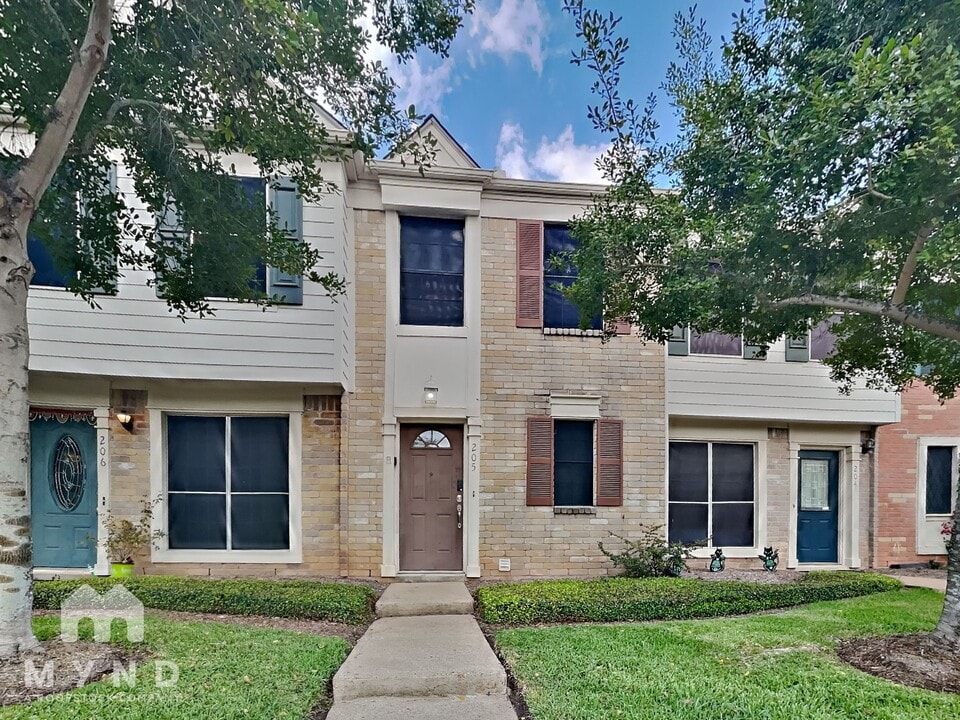 2808 Grants Lake Blvd in Sugar Land, TX - Building Photo