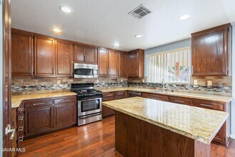 44103 Sundance Ct in Lancaster, CA - Foto de edificio - Building Photo