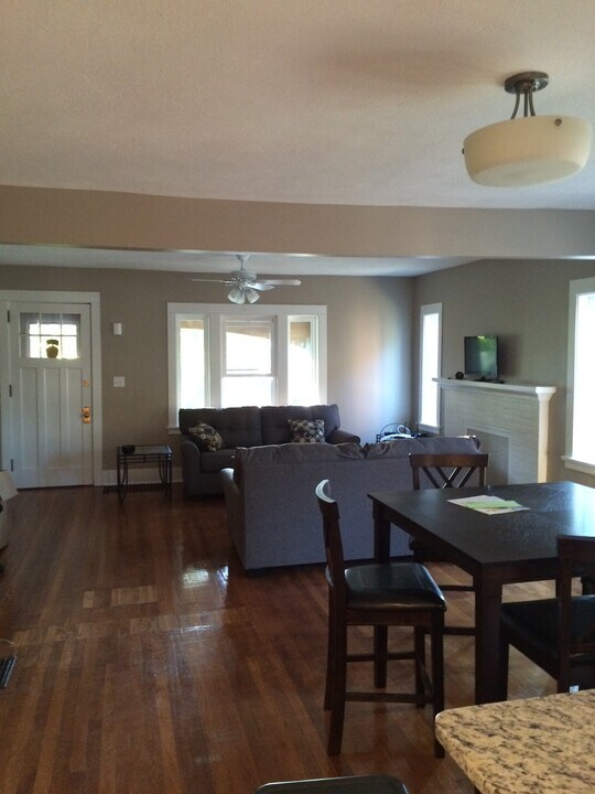 763 S Aurora St, Unit B in Ithaca, NY - Foto de edificio