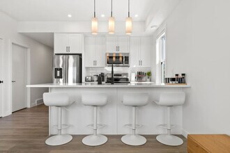 2117-2181 81 St S W in Calgary, AB - Building Photo - Building Photo