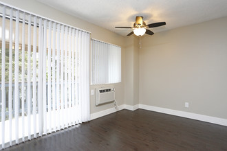 Creekside Terrace in Castro Valley, CA - Building Photo - Interior Photo