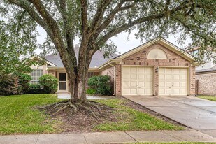 4431 Duesenberg Dr in Pearland, TX - Building Photo