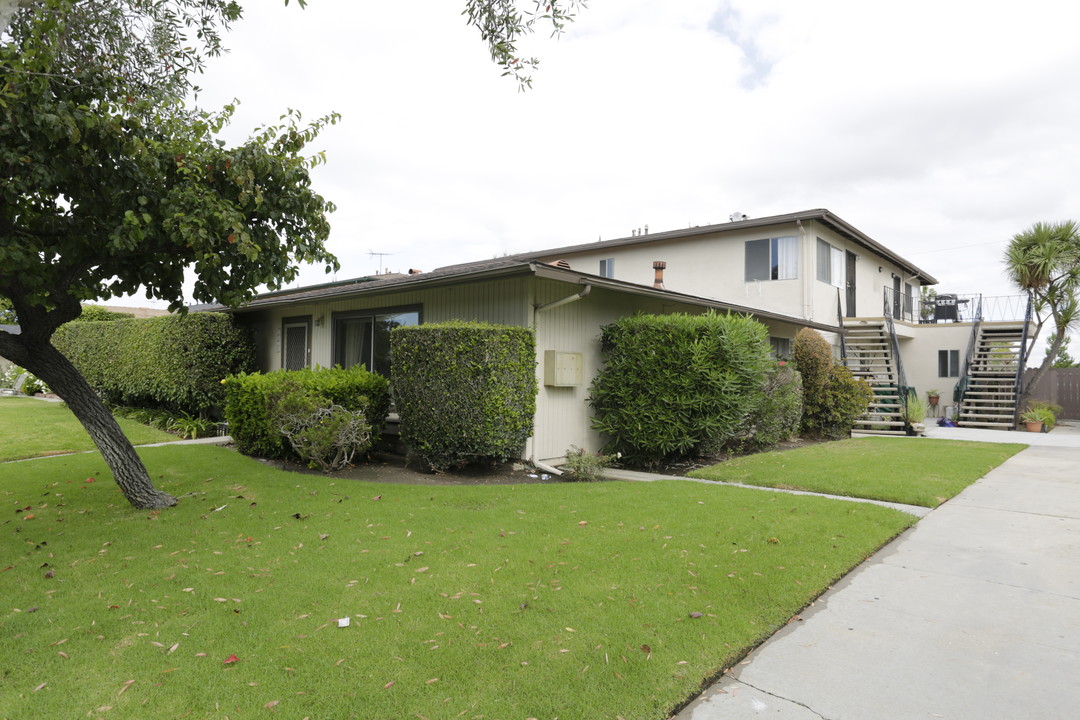 1576 Coriander Dr in Costa Mesa, CA - Building Photo