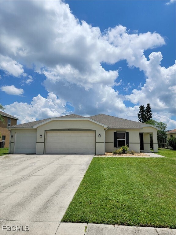 8171 Liriope Loop in Lehigh Acres, FL - Building Photo - Building Photo