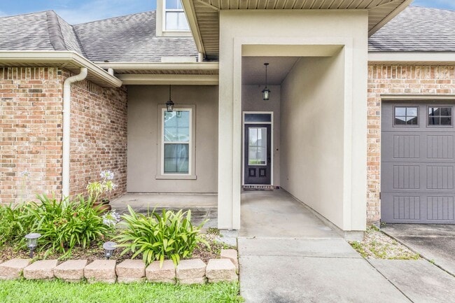 115 Woodhaven Rd in Youngsville, LA - Building Photo - Building Photo