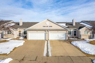 Hillsboro Townhomes in Des Moines, IA - Building Photo - Building Photo