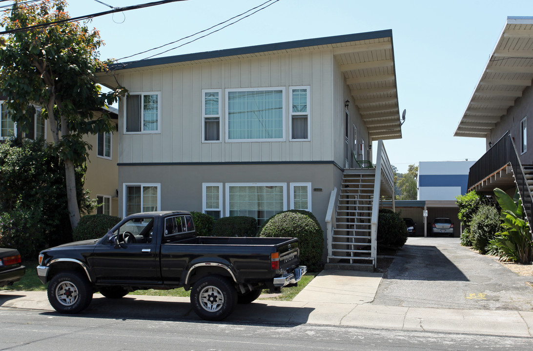 1100 Elmer St in Belmont, CA - Building Photo