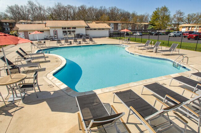 Six Trails Apartments - Saline, MI in Saline, MI - Building Photo - Building Photo