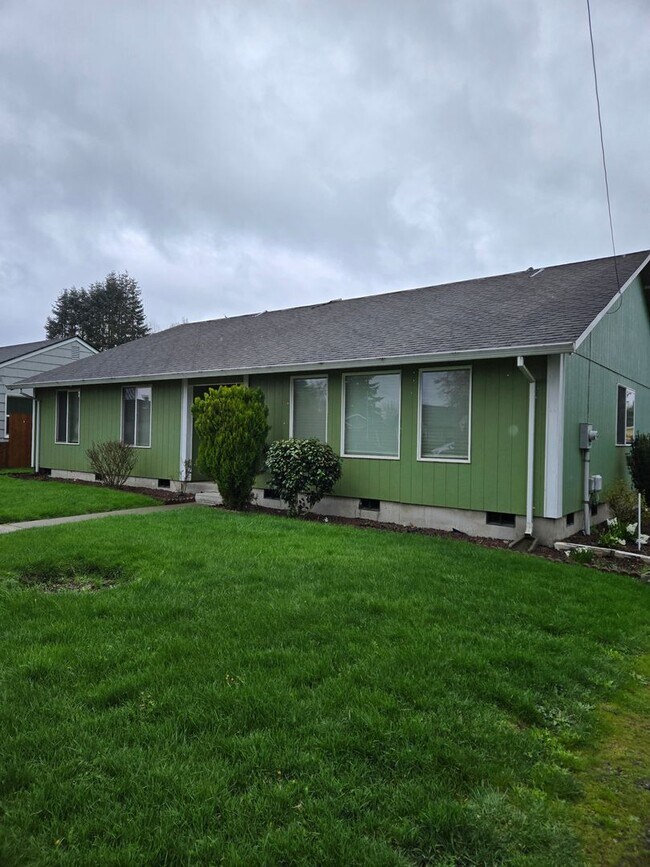 806 Alder St in Centralia, WA - Building Photo - Building Photo