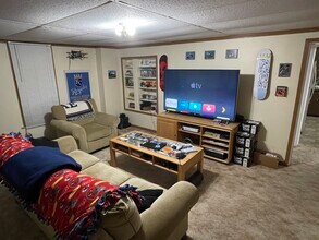 412 W 14th St, Unit B in Hays, KS - Building Photo - Building Photo