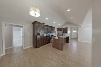 101 Lyn Ln in Tuscumbia, AL - Building Photo - Building Photo