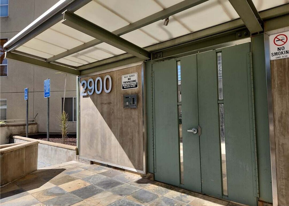 2900 Fairway Ave, Unit 401 in Glendale, CA - Building Photo