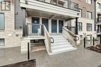 801 Glenroy Gilbert Dr in Ottawa, ON - Building Photo - Building Photo