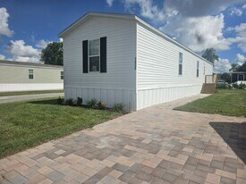 1026 Myakka Dr in North Fort Myers, FL - Building Photo