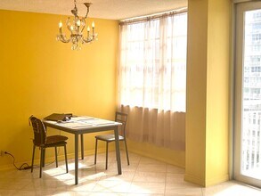 251 174th St, Unit 807 in Sunny Isles Beach, FL - Foto de edificio - Building Photo