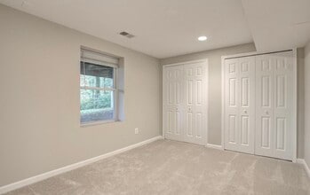 9374 Tartan View Dr in Fairfax, VA - Building Photo - Building Photo